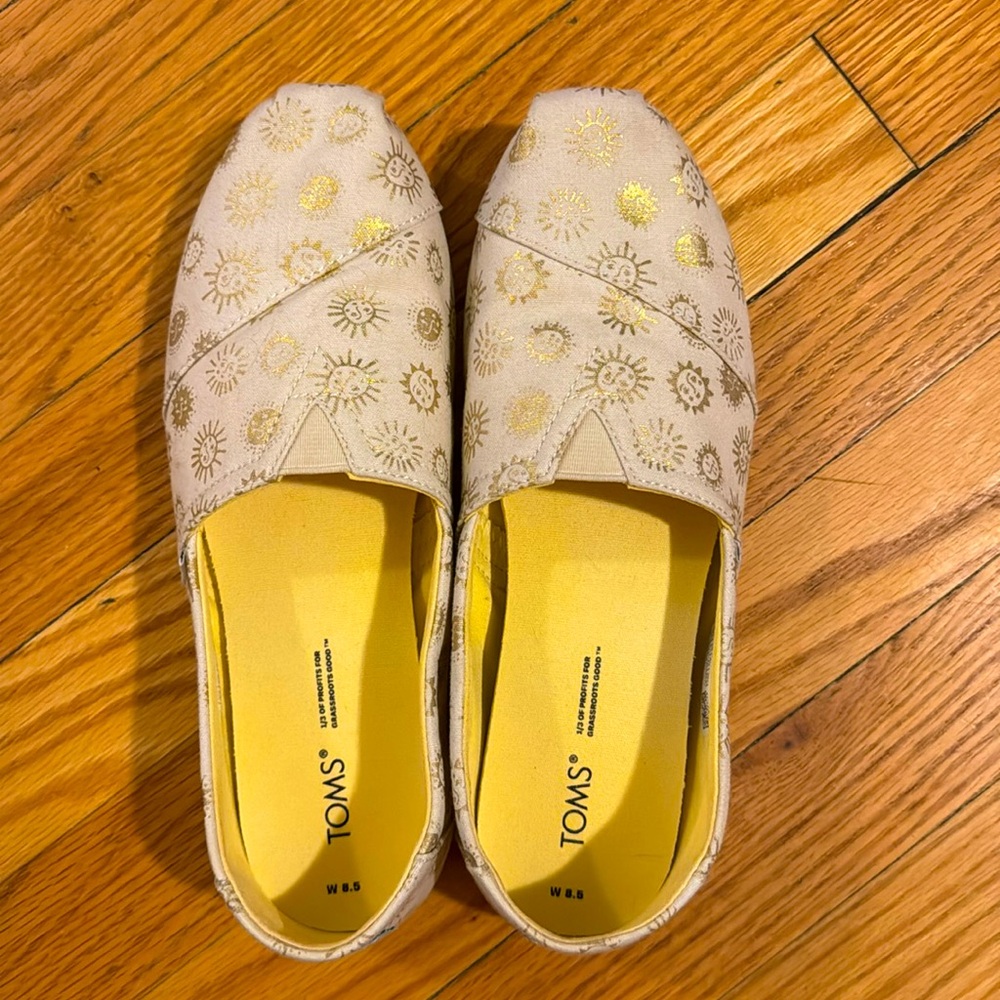 Toms Slip Ons Size 8.5